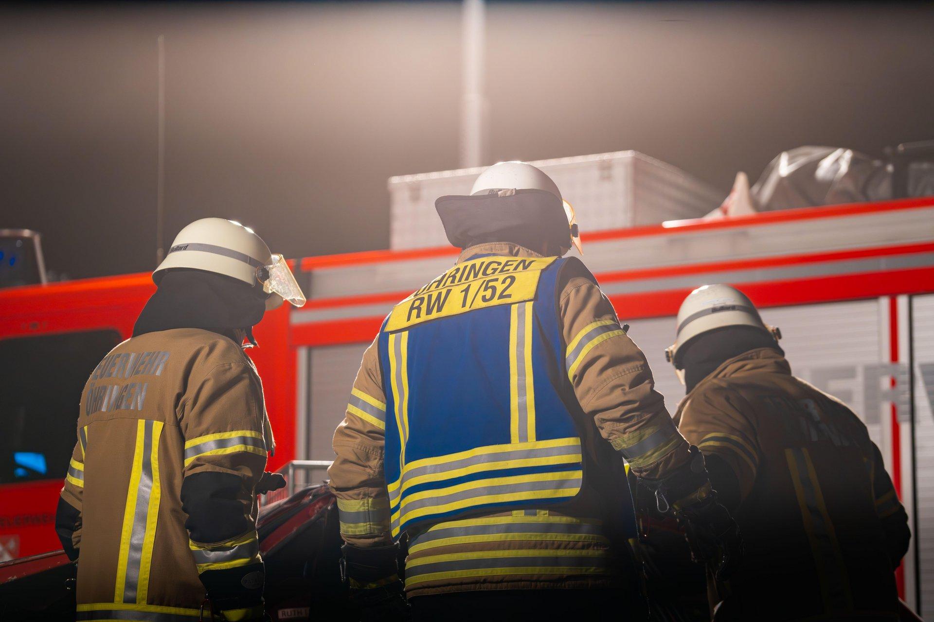 Feuerwehrleute bei der Arbeit