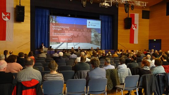 Menschen in der KULTURa bei der Informationsveranstaltung