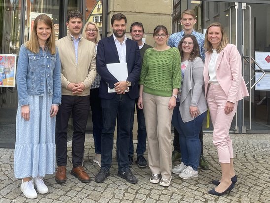 Digitalisisierungsteam der Stadt Öhringen Das Digitalisierungsteam der Stadt Öhringen vor dem Rathaus